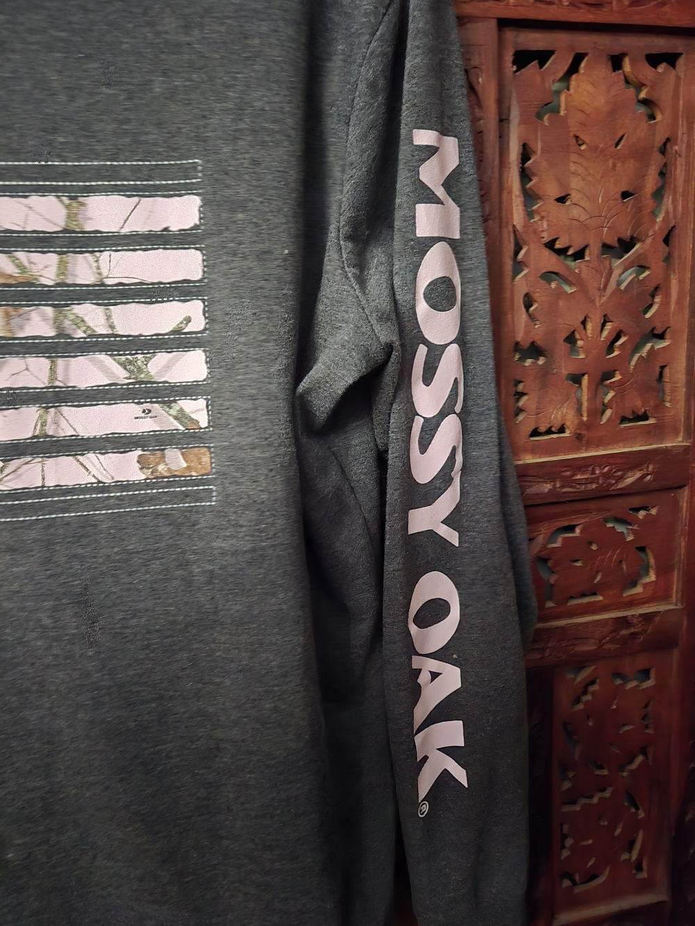 Mossy Oak Charcoal Long-Sleeve Tee with Pink Camo Flag - Picture 3 of 5